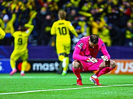 Gianluigi Donnarumma smutní po inkasované brance na h�i�ti Bodö/Glimt.