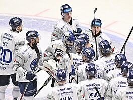 Hrá�i Plzn� slaví s hrdinou duelu branká�em Nickem Malíkem vít�zství nad...