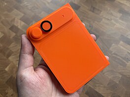 Model mo�né podoby chystaného ohebného iPhonu vyti�t�ný na 3D tiskárn�