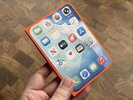 Model mo�né podoby chystaného ohebného iPhonu vyti�t�ný na 3D tiskárn�