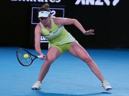 Linda Nosková se soust�edí na úder ve t�etím kole Australian Open.