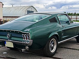 Veterán Ford Mustang Fastback GTA S390 z roku 1967 zabavili policisté, nyní...