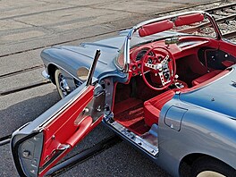 Veterány Ford Mustang Fastback GTA S390 z roku 1967 a Chevrolet Corvette C1 z...
