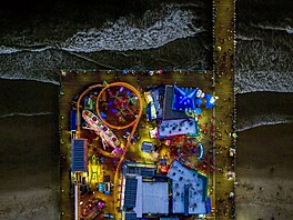 Molo Pier v kalifornské Santa Monice v noci