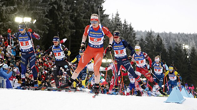 Z�vod �tafet v singl mixu v Nov�m M�st�. Ve veden� je Amy Basergaov�.