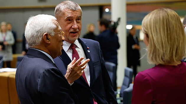 �esk� premi�r Andrej Babi�, p�edseda Evropsk� rady Ant�nio Costa a ��fka unijn� diplomacie Kaja Kallasov� na mimo��dn�m summitu Evropsk� unie v Bruselu (22. ledna 2026)