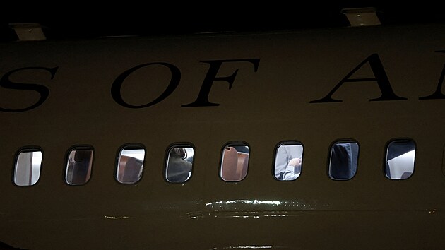 Letadlo s americk�m prezidentem Donaldem Trumpem m���c� do �v�carska se kv�li z�vad� vr�tilo na marylandskou z�kladnu Andrews. (20. ledna 2026)