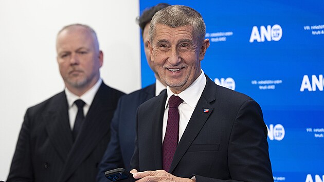 Volebn� sn�m hnut� ANO, Robert Kr�l��ek, Radek Vondr��ek a Andrej Babi� na tiskov� konferenci (24. ledna 2026)