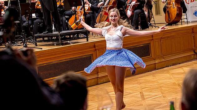 Symfonie v�na, kter� propojen�m hudby, tance a samotn�ho n�poje p�ibli�uje chu� vybran�ch �esk�ch a moravsk�ch v�n, m��� do New Yorku. Tamn�m z�jemc�m se p�edstav� v �ter� v Bohemian National Hall.