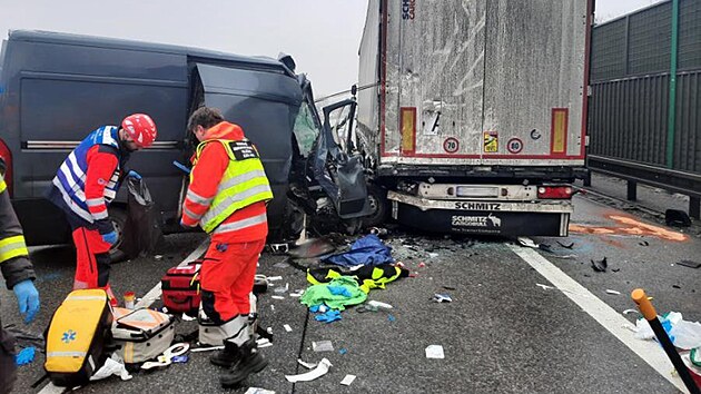 V p�tek po poledni do�lo na 187. kilometru D1 u Brna k nehod� t�� voz�. (23. ledna 2026)