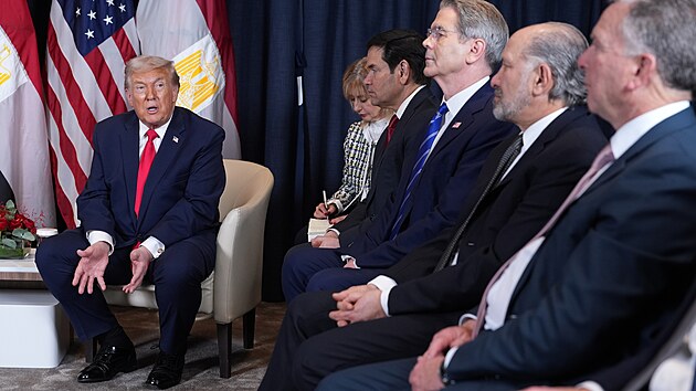 Donald Trump s americk�mi p�edstaviteli v Davosu (21. ledna 2026)