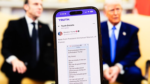 Donald Trump zve�ejnil zpr�vu od Emmanuela Macrona.