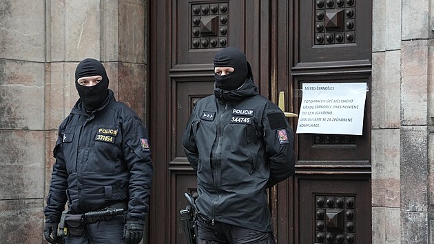 Z�sah policie v budov� na Praze 2, kde s�dl� M�stsk� ��ad �erno�ice. (28. ledna 2026)