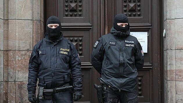 Z�sah policie v budov� na Praze 2, kde s�dl� M�stsk� ��ad �erno�ice. (28. ledna 2026)