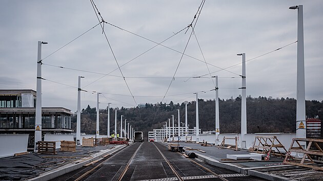 Napojov�n� Dvoreck�ho mostu na tramvajovou s�. (27. ledna 2026)