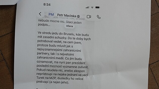 SMS komunikace m�stop�edsedy vl�dy Petra Macinky adresovan� prezidentu Petru Pavlovi. (27. ledna 2026)