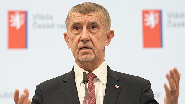 Tiskov� konference po jedn�n� z�stupc� vl�dy a odbor� o nav��en� plat� ve ve�ejn�m sektoru a st�tn� slu�b�. Na sn�mku premi�r Andrej Babi� (ANO). (22. ledna 2026)