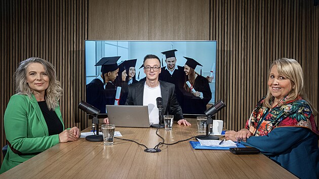 Hosty po�adu iDNES LOUNGE na t�ma: Vysok� �koly jsou Daniela �ervenclov�, prorektorka pro pedagogickou �innost na vysok� �kole AMBIS a Radka Wildov�, prodrektorka pro v�zkum a akademickou excelenci na UNYP.