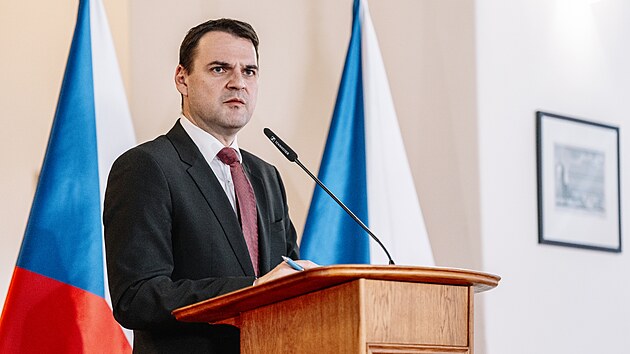 Ministr zahrani�� Petr Macinka na tiskov� konferenci promluvil o sv� komunikaci s prezidentem Petrem Pavlem. (27. ledna 2026)