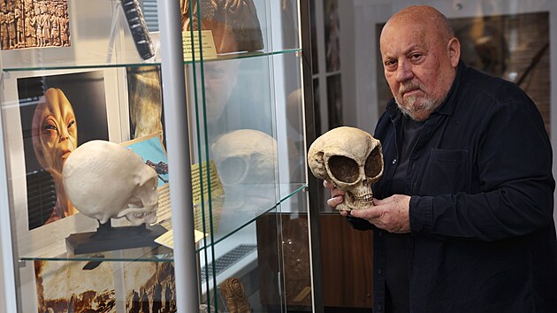 �enovsk� rod�k, z�hadolog Arno�t Va���ek p�edstavuje na v�stav� des�tky expon�t�, kter� sesb�ral b�hem sv�ho mnohalet�ho b�d�n�. (5. leden 2026)