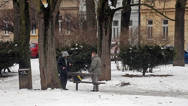 Park na �tef�nikov� n�m�st� m� nevyu�it� potenci�l. Co zde v�ak zm�nit? N�vrhy se li�� od skromn�ch �vah v podob� opravy cest a� z��zen� kav�rny �i obnoven� vodn�ho prvku na zp�sob minikoupali�t�, kter� zde d��ve b�valo.