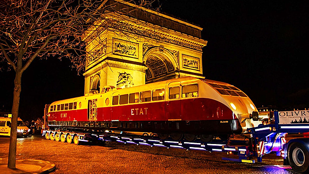 P�eprava motorov�ho vozu Bugatti na v�stavu Retromobile 2026