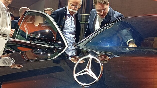 Premi�ra nov�ho Mercedesu t��dy S (29. ledna 2029, Stuttgart)