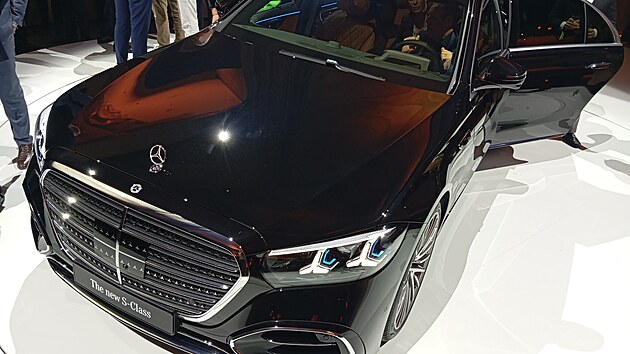 Premi�ra nov�ho Mercedesu t��dy S (29. ledna 2029, Stuttgart)