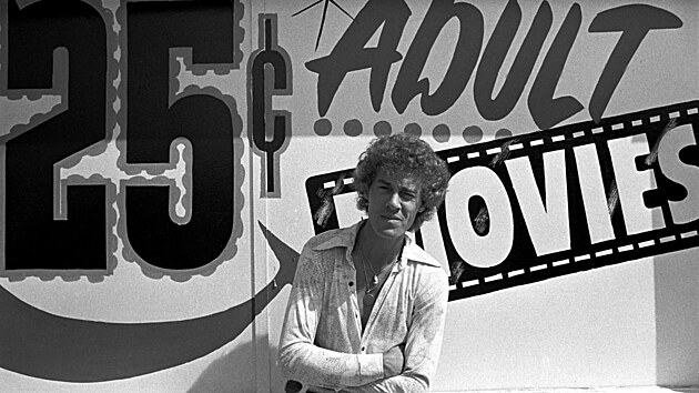 Sex, drogy a zlo�in. John Holmes vyzn�val toto trio.