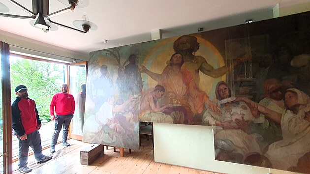 V ateli�ru restaur�tora p�ed �i�t�n�m.