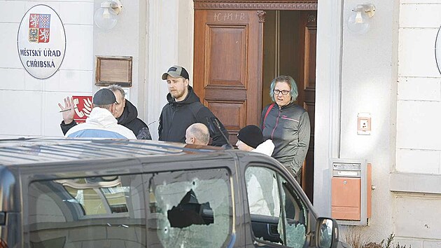 Schovával jsem se v kotelně, říká postřelený starosta Chřibské. V obci bude mše