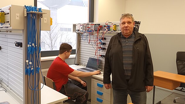 Firemn� St�edn� �kola AGC v Teplic�ch m� novou budovu za v�ce ne� 100 milion� korun. Jsou v n� u�ebny a d�lny s nejmodern�j��m vybaven�m pro technick� obory, o kter� je v regionu z�jem. (29. ledna 2026)