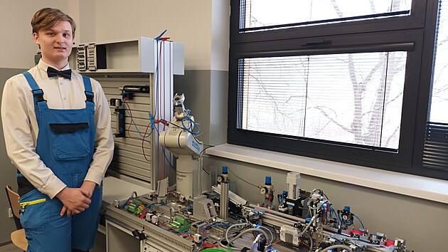 Firemn� St�edn� �kola AGC v Teplic�ch m� novou budovu za v�ce ne� 100 milion� korun. Jsou v n� u�ebny a d�lny s nejmodern�j��m vybaven�m pro technick� obory, o kter� je v regionu z�jem. (29. ledna 2026)