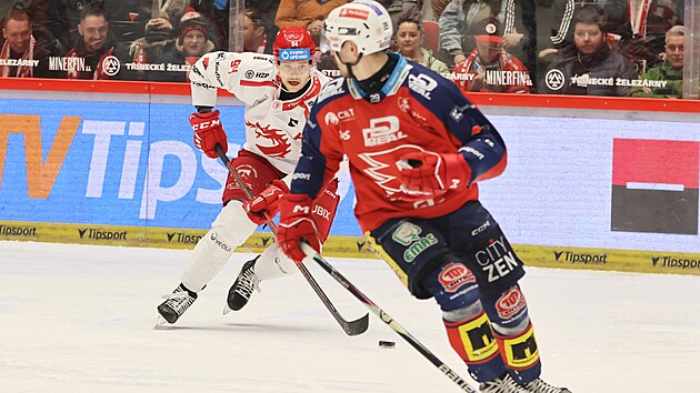 �to�n�k Ocel��� Andrej Nestra�il se sna�� obej�t pardubick�ho Milo�e Kelemena.