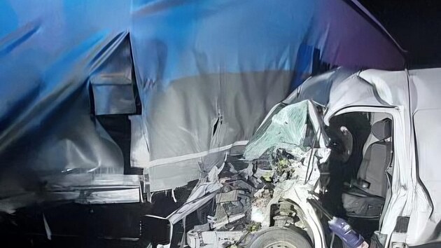 Tragick� nehoda dod�vky a kamionu, kter� zablokovala d�lnici D1. (20. ledna 2026)