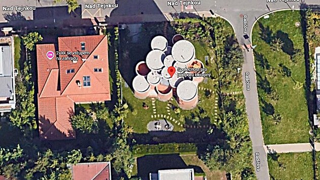 D�m p�edsedy Sn�movny Tomia Okamury (SPD) n�kdo v Google Maps ozna�il jako Spole�nost pro podporu Ukrajiny. (26. ledna 2026)