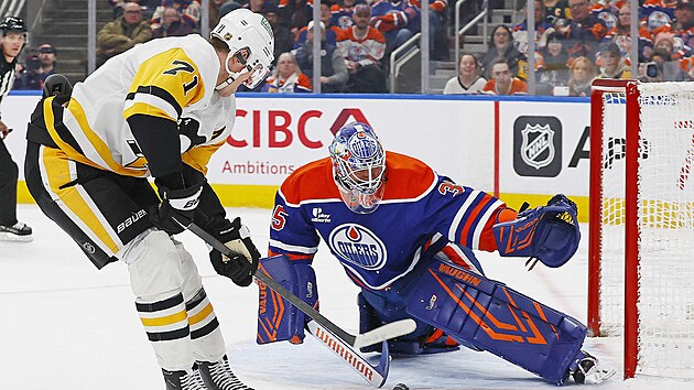 Jevgenij Malkin p�ekon�v� Tristana Jarryho.