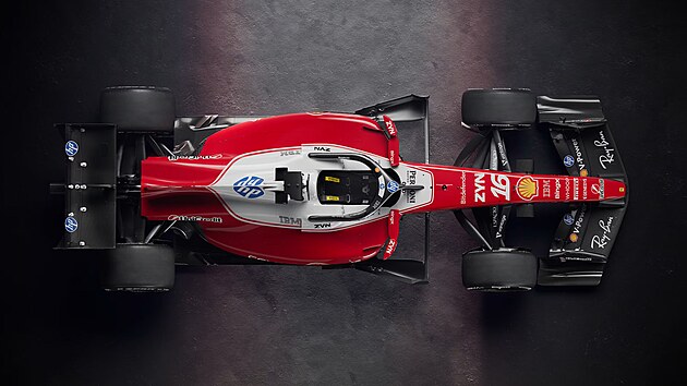 Pta�� pohled na nov� Ferrari.