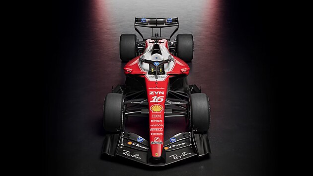 �ern� k��dlo, �erven� nos, vr�ek zase b�l�.