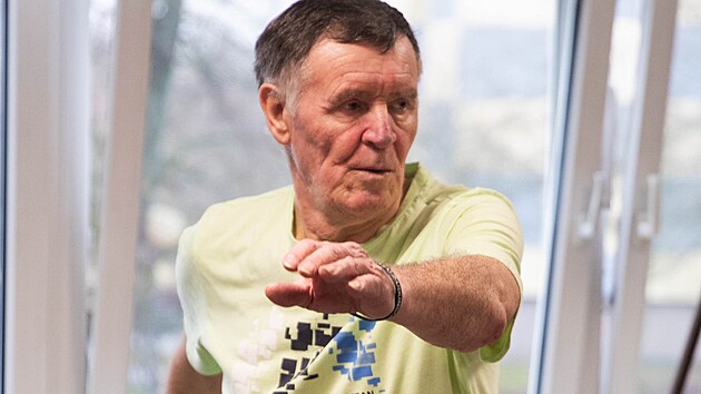 Olomouck� v�dkyn� Jana Pelclov� se sv�m t�mem vyu��v� tanec jako n�stroj k l��b� Parkinskonovy choroby. Jde o sou��st mezin�rodn�ho projektu NeuroDance. (27. ledna 2026)