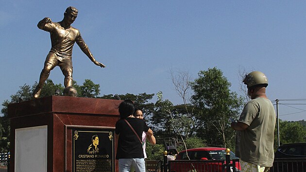 Socha Cristiana Ronalda na Madei�e.