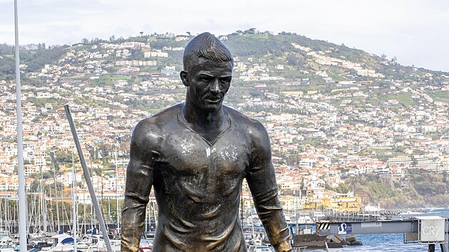 Socha Cristiana Ronalda na Madei�e.