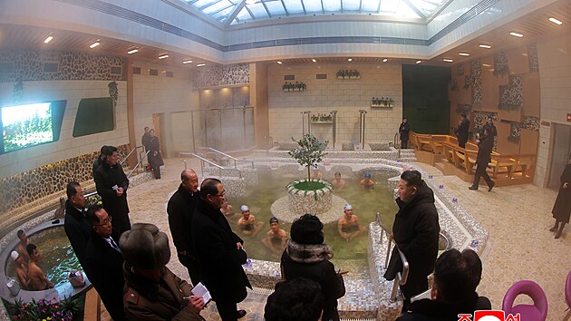 Severokorejsk� v�dce Kim �ong-un nav�t�vil zrekonstruovan� l�ze�sk� are�l Onpho. (21. ledna 2026)