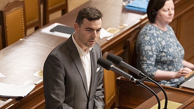 Mimo��dn� sch�ze Poslaneck� sn�movny. Na sn�mku Libor Vondr��ek (SPD). (29. ledna 2026)