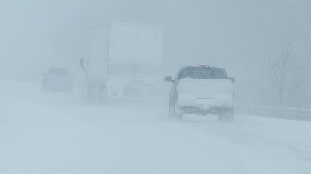 V Maine zuří sněhová bouře. Zřítilo se tam letadlo s osmi lidmi na palubě