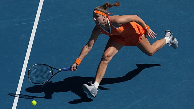 Karol�na Muchov� dob�h� k m��i v osmifin�le Australian Open.