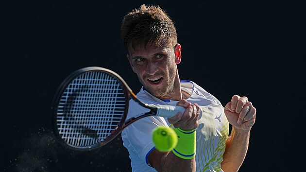 V�t Kop�iva hraje forhend v prvn�m kole Australian Open.