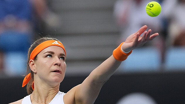 Karol�na Muchov� pod�v� ve druh�m kole Australian Open.