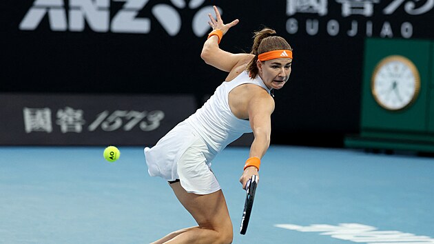 Akrobatick� z�sah Karol�ny Muchov� ve druh�m kole Australian Open