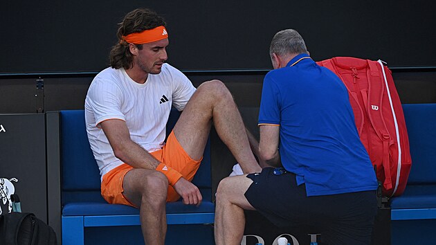 �eck� tenista Stefanos Tsitsipas se nech�v� o�et�ovat ve druh�m kole Australian...
